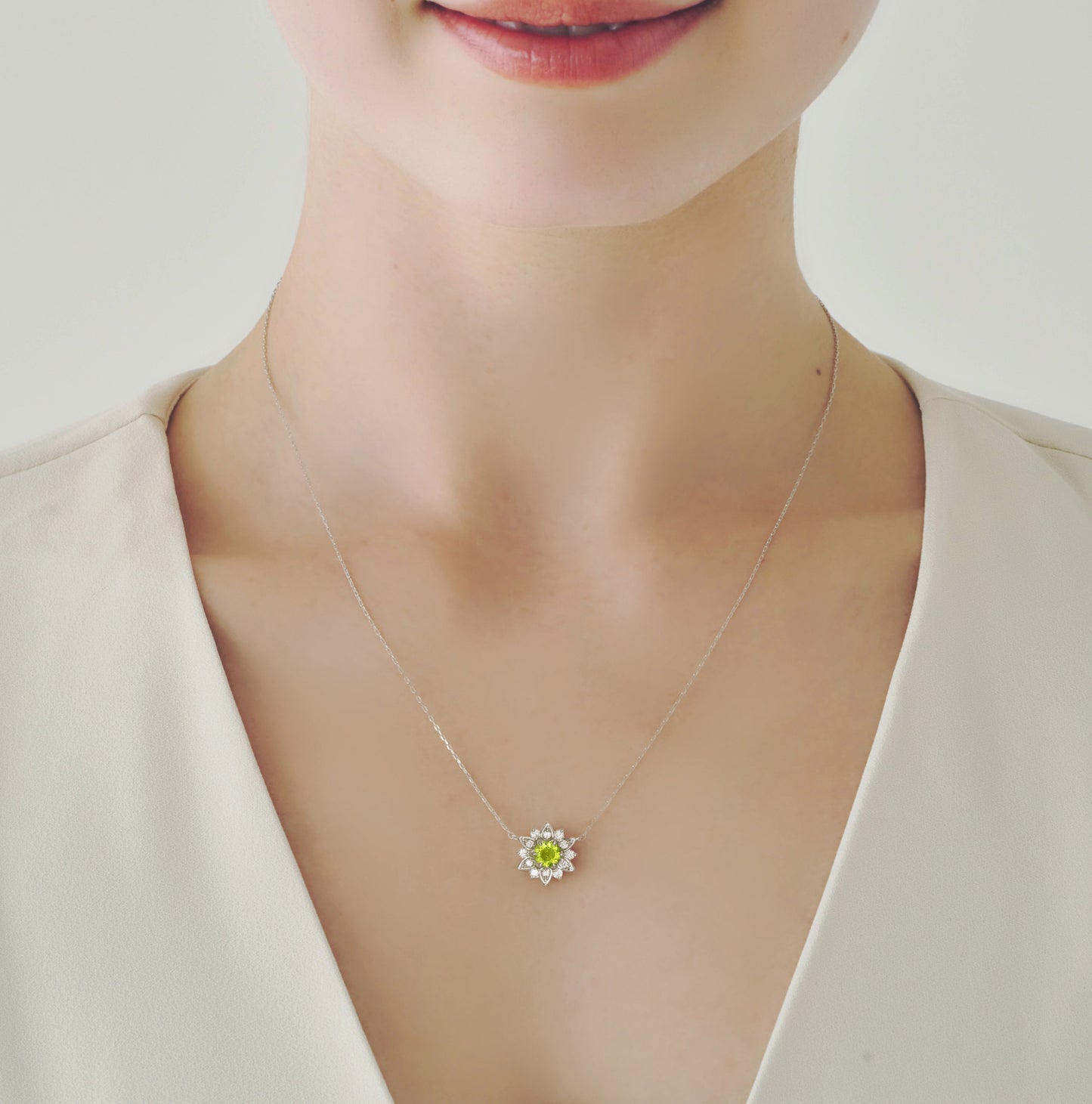 Nymphaea / Peridot necklace